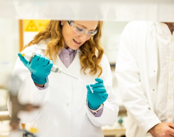 Bio-Worker pre-packing a column